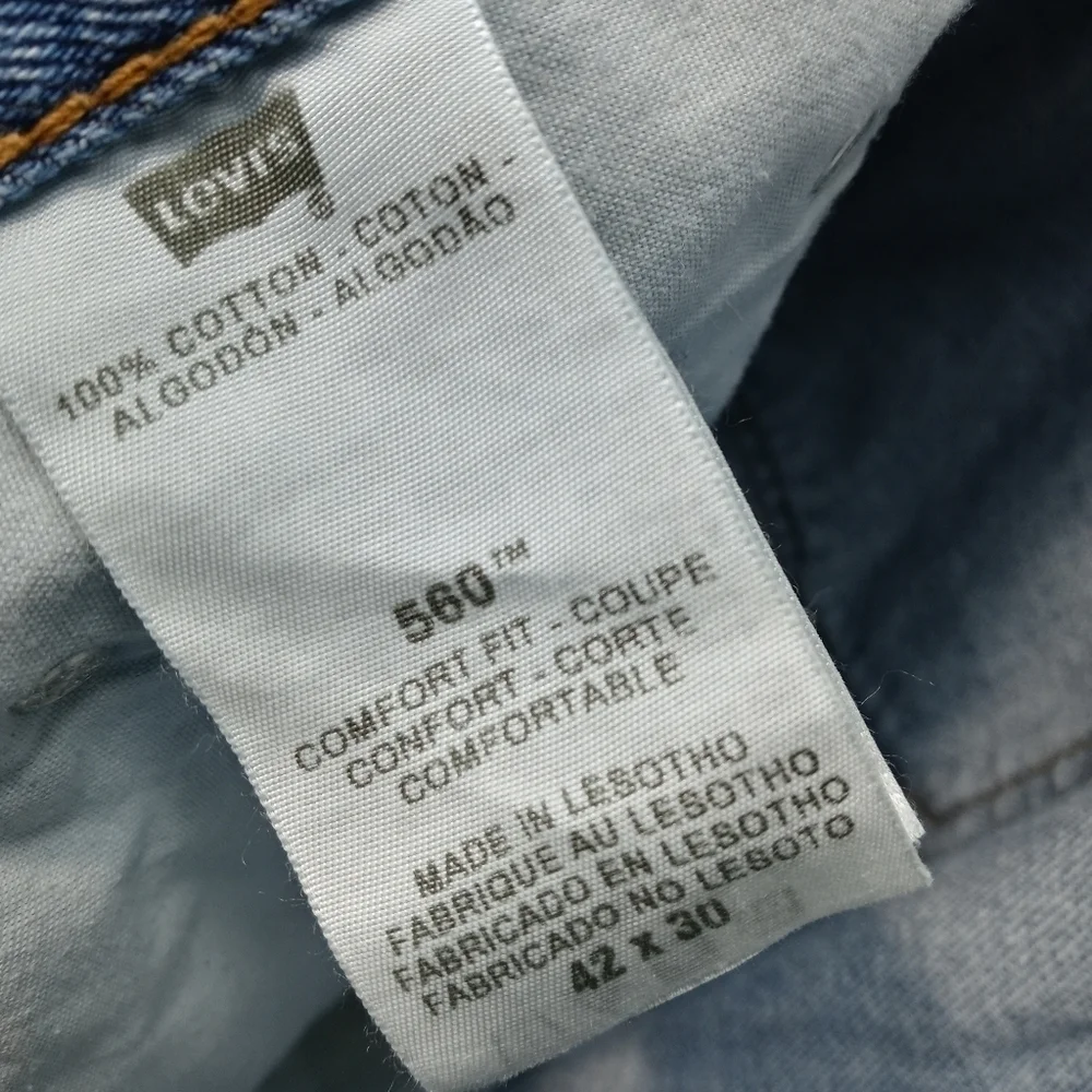 Levi's men's 550 comfort fit blue jeans. Sz 42x30. Rise 14